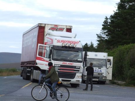 Click on image to see full-sized version Early morning blockade