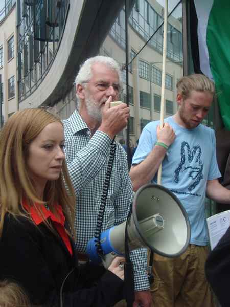Click on image to see full-sized version Brendan Archbold calls for Dunnes to boycott Israeli produce