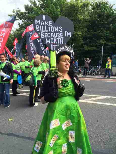 dunnes_workers_march_pic2_june06_2015.jpg