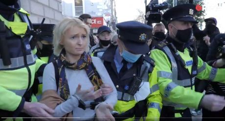 woman_arrested_for_no_reason_2.jpg