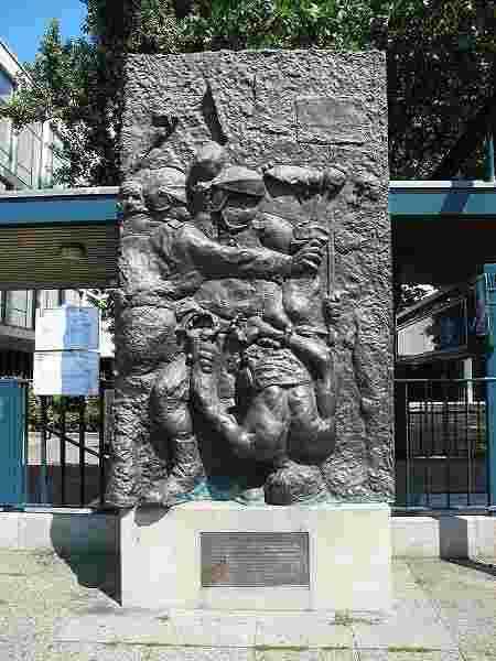 Click on image to see full-sized version The monument to "the dead protester" at the Berlin Opera House.
