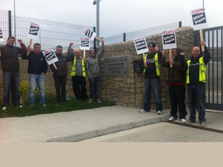 Click on image to see full-sized version Shanganagh Water Workers take up their pickets at 6.30am this morning