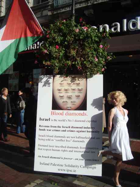 Click on image to see full-sized version Marilyn Monroe turns up to endorse the campaign
