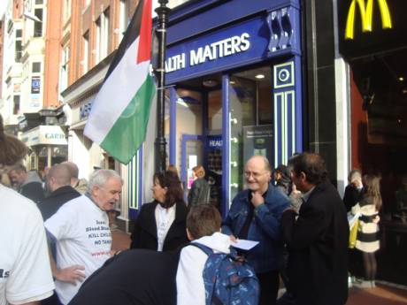 Click on image to see full-sized version Consumers sign the petition on Grafton St