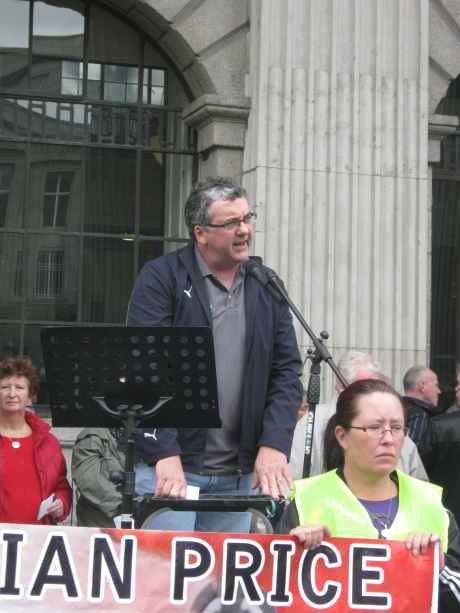 Click on image to see full-sized version Thomas Pringle TD addressing the rally at the GPO.